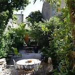 Le Jardin Bernard Perrier Bed & Breakfast 3*