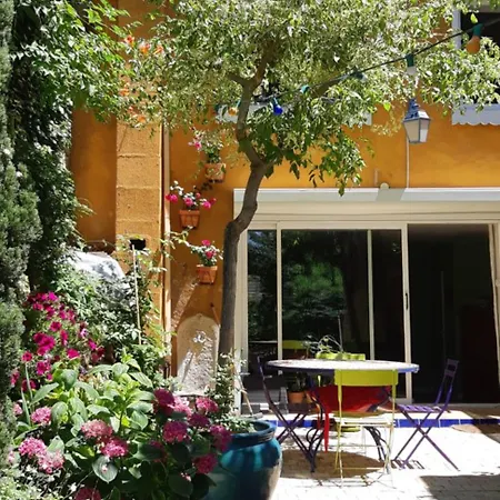 Le Jardin Bernard Perrier Bed & Breakfast 4*