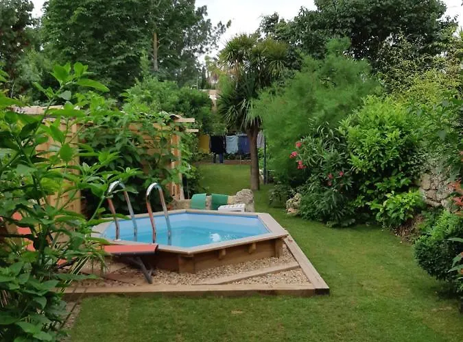 Le Jardin Bernard Perrier Bed & Breakfast 3*