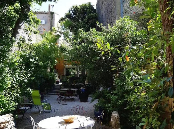 Le Jardin Bernard Perrier Bed & Breakfast 3*