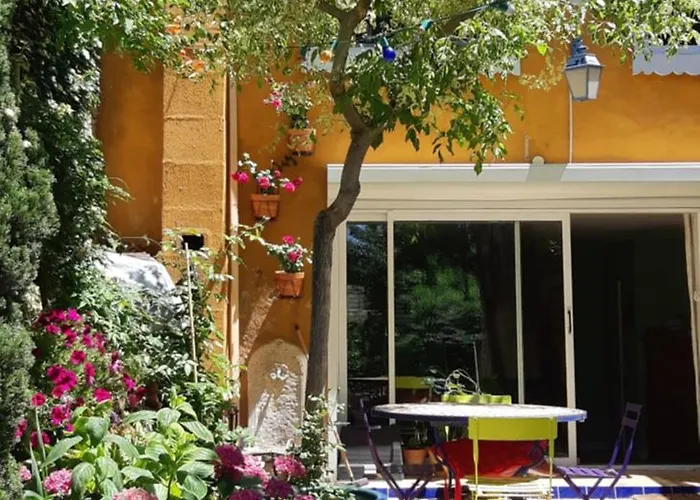 Le Jardin Bernard Perrier Bed & Breakfast 3*